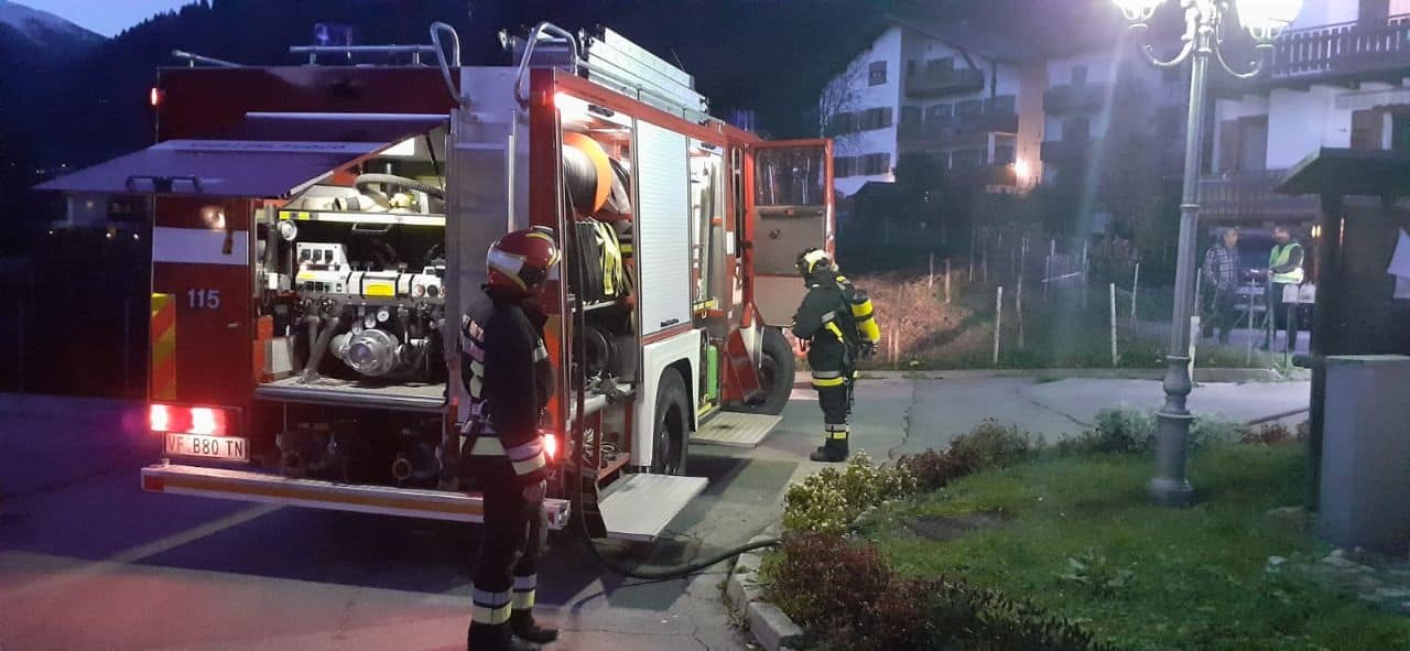 10.11.2019 Selettiva incendio canna fumaria a Tonadico